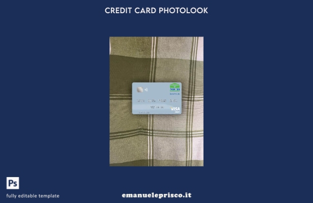 modello frontale photolook con carta di debito visto MCB Bank stile verificato d